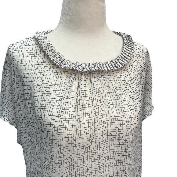 UNITED Colors of Benetton White Round Neck Short Sleeve Blouse Top Size M - Picture 3 of 8